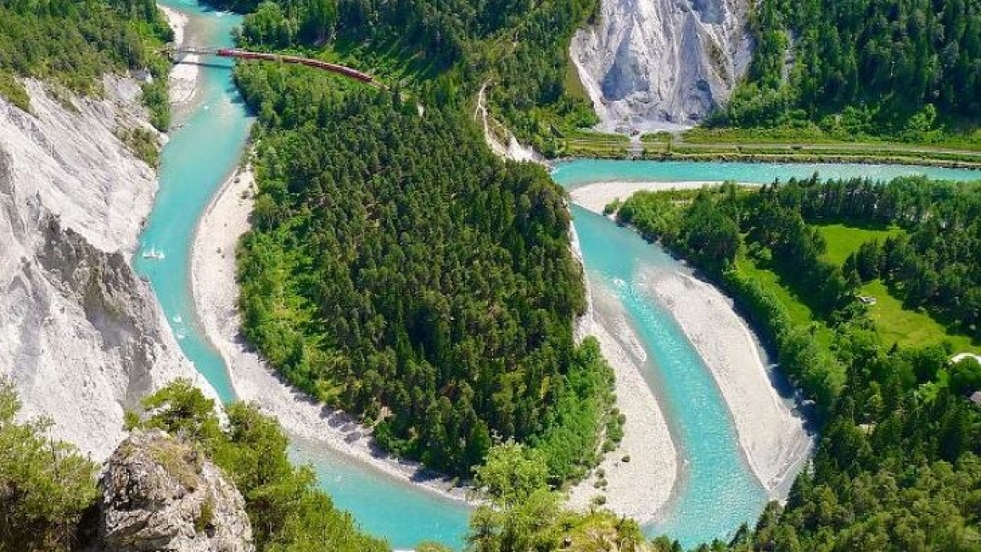 Im Bernina Express von Tessin nach Graubünden – 9-tägige Alpenreise für 2 Personen