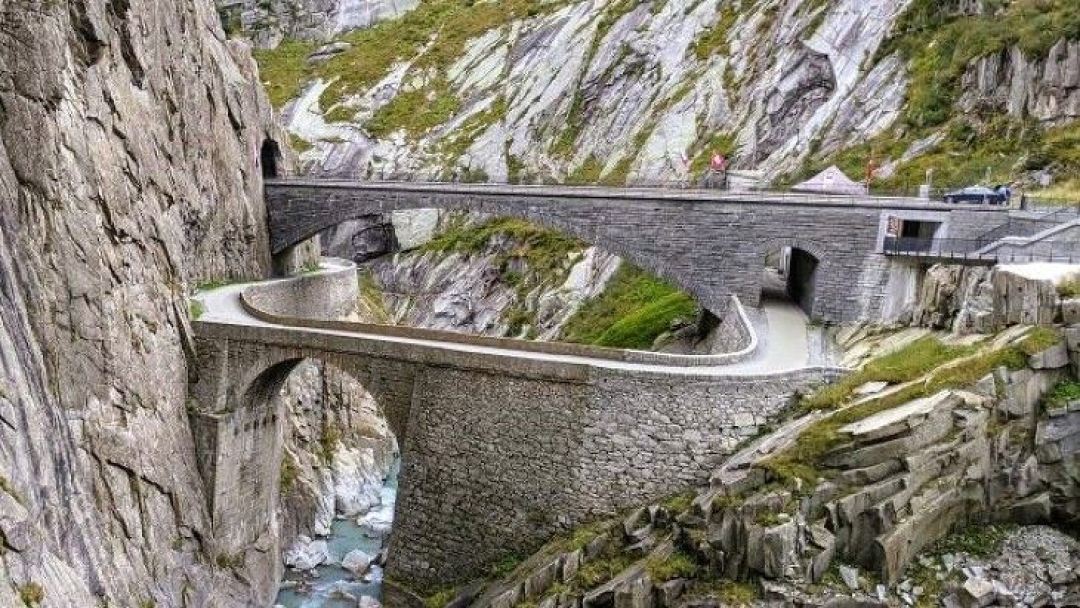 Im Bernina Express von Tessin nach Graubünden – 9-tägige Alpenreise für 2 Personen
