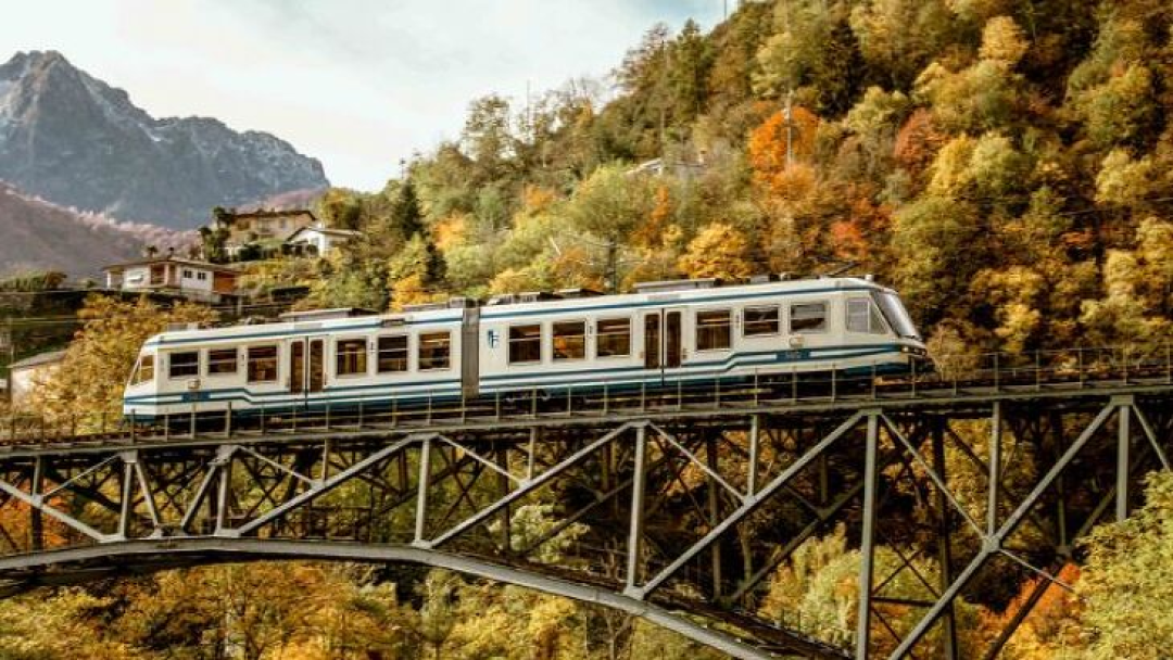 Im Bernina Express von Tessin nach Graubünden – 9-tägige Alpenreise für 2 Personen